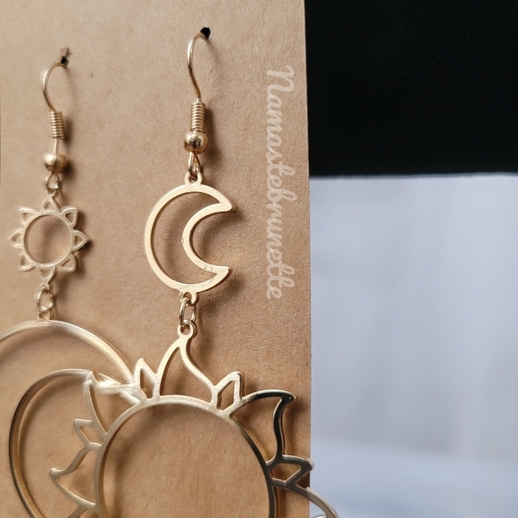 Metal Asymmetrical Golden Sun & Moon Dangle Drop Earrings - Picture 13 of 17